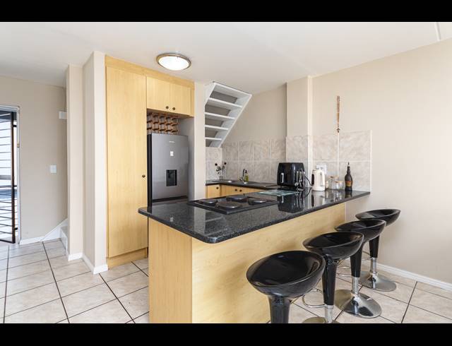 1 BEDROOM SECTIONAL TITLE SOLD IN PARKLANDS